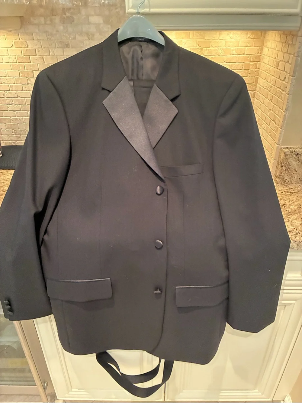 Classic Black Men’s Tuxedo Blazer with Satin Lapels